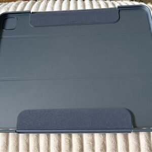 OtterBox magnetic iPad cover